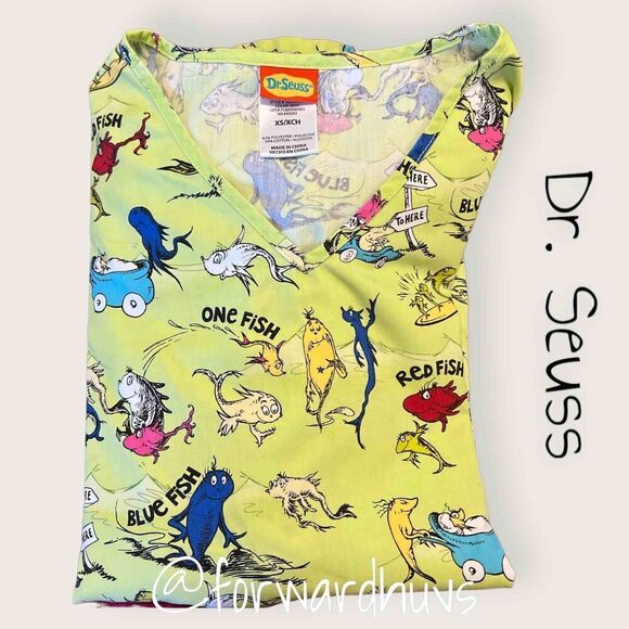 Dr. Seuss One Fish Scrub Top Size XS - Picture 6 of 11
